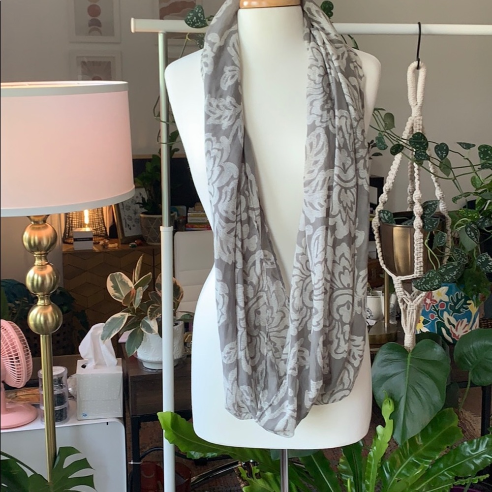 Lightweight circle scarf